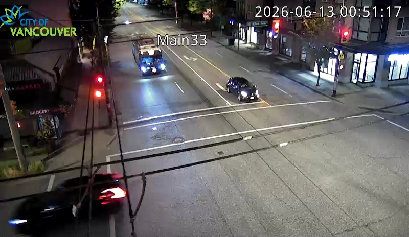 Main St & E 33rd Ave - N