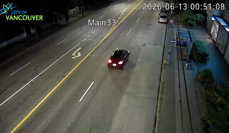 Main St & E 33rd Ave - S